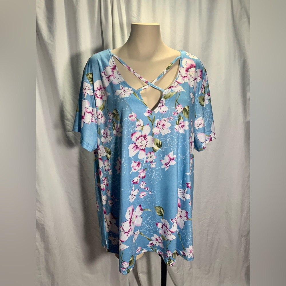 NWT Blue floral top